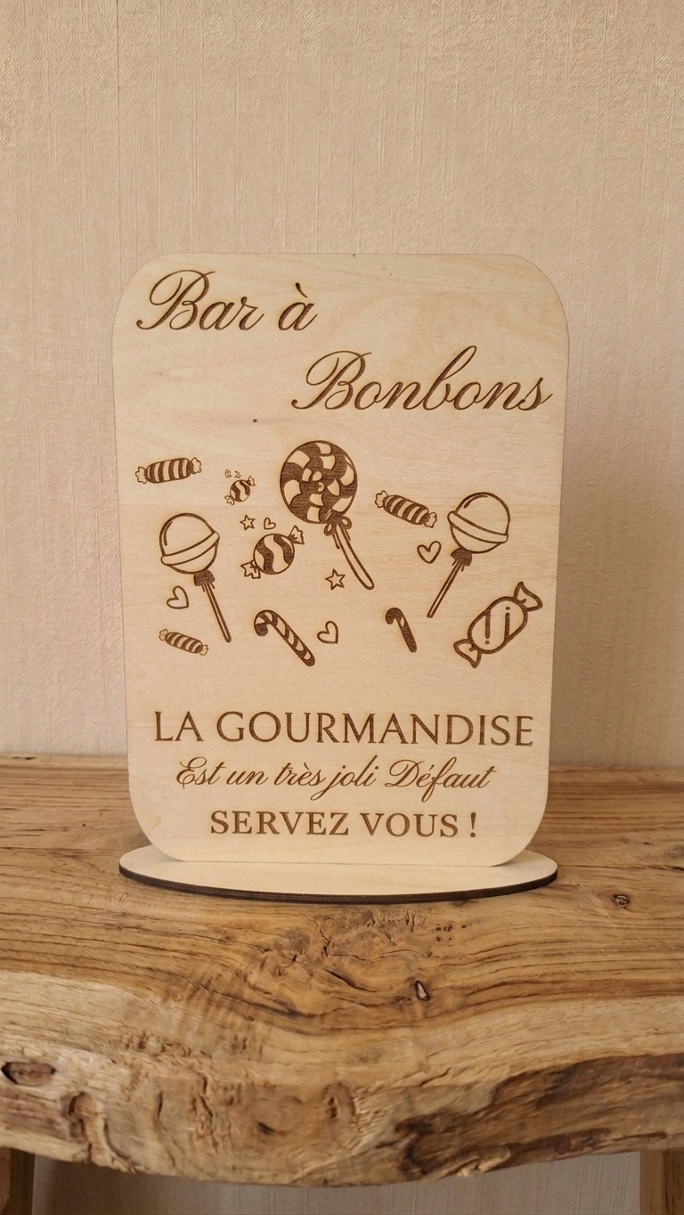 Panneau Bar à Bonbons en Bois, Pancarte Candy Bar Mariage, Décoration de Table Gourmande, Signalétique Mariage Bois, Panneau Gravé "La Gourmandise est un joli défaut", Support Candy Bar.