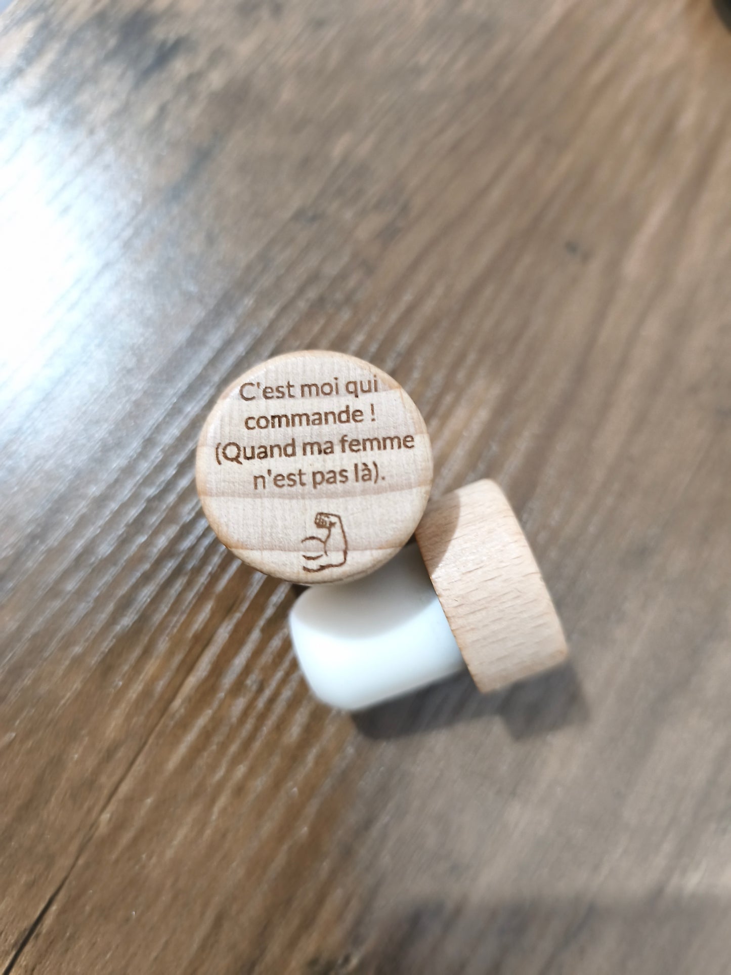 Bouchon de Bouteille en Bois Gravé – Humour Vin & Apéro