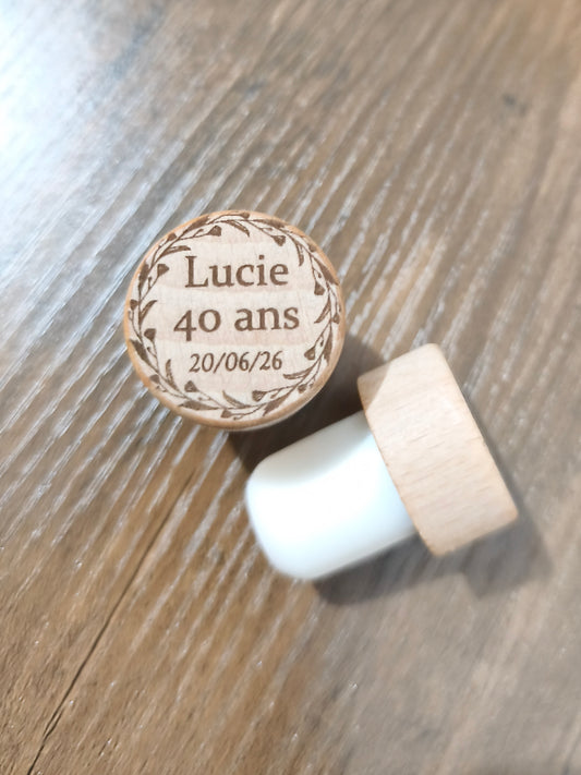 Bouchon de Bouteille Personnalisé en Bois, Cadeau Invité Anniversaire, Bouchon Gravé Prénom, Décoration de Table , Souvenir Événement Personnalisé, Bouchon Vin.