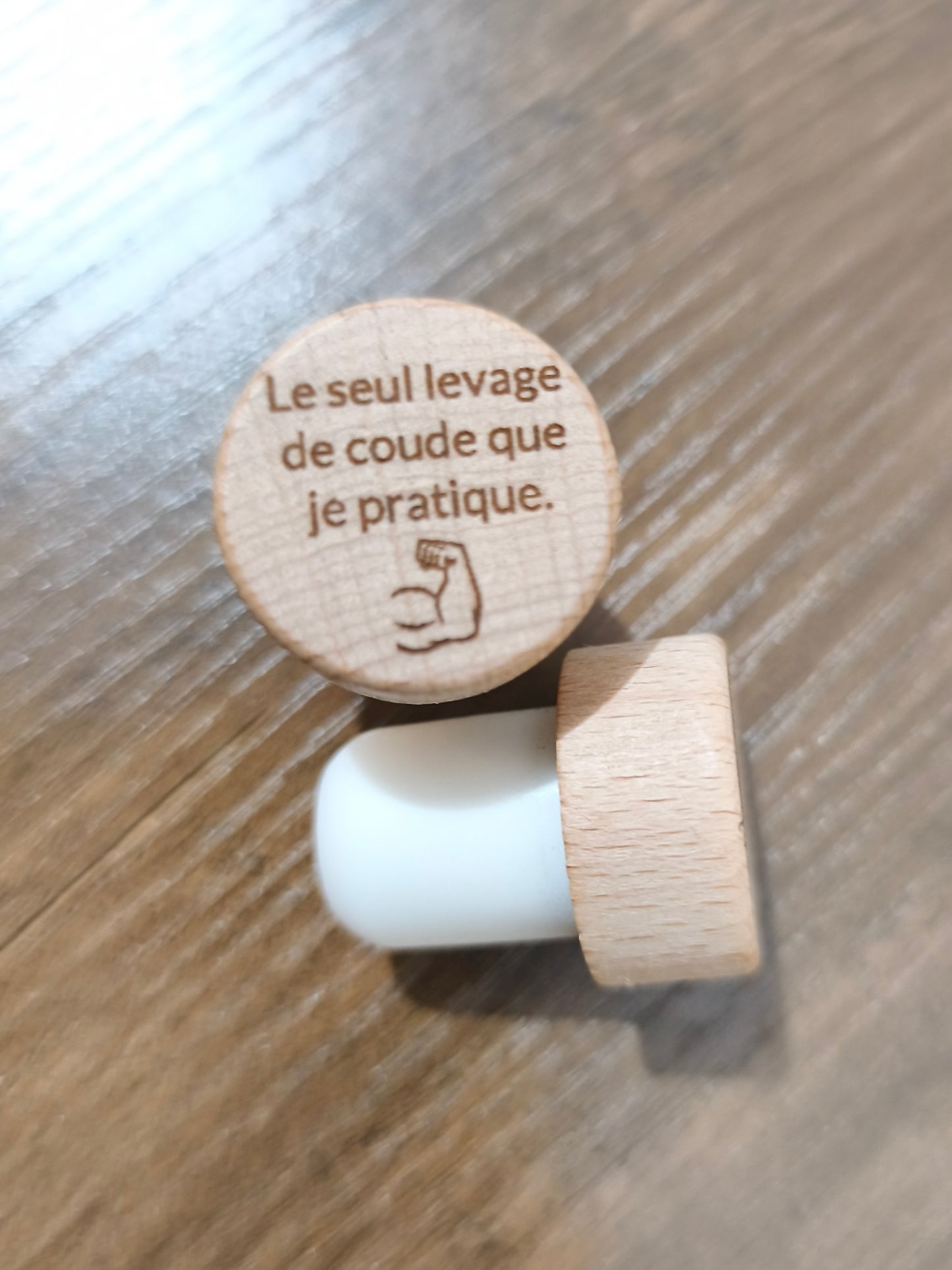 Bouchon de Bouteille en Bois Gravé – Humour Vin & Apéro - le seul levage de coude que je pratique