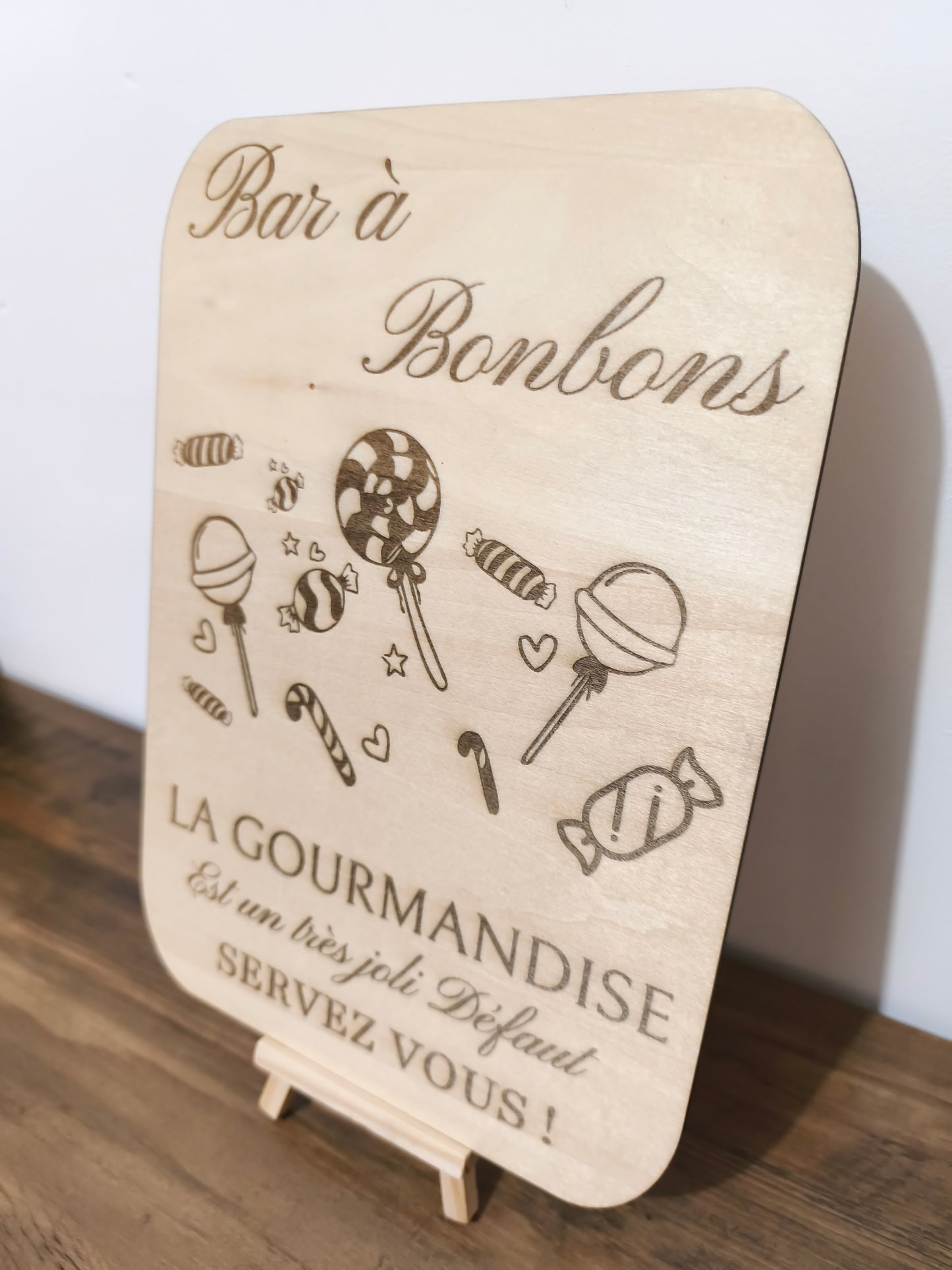 Panneau Bar à Bonbons en Bois, Pancarte Candy Bar Mariage, Décoration de Table Gourmande, Signalétique Mariage Bois, Panneau Gravé "La Gourmandise est un joli défaut", Support Candy Bar.